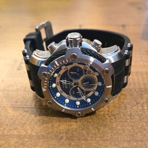 Invicta Men's Silver and Blue Chronograph Watch
